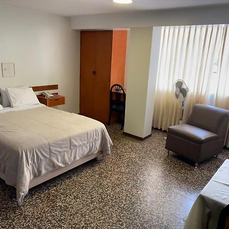 Hotel Plazza Чиклайо Экстерьер фото