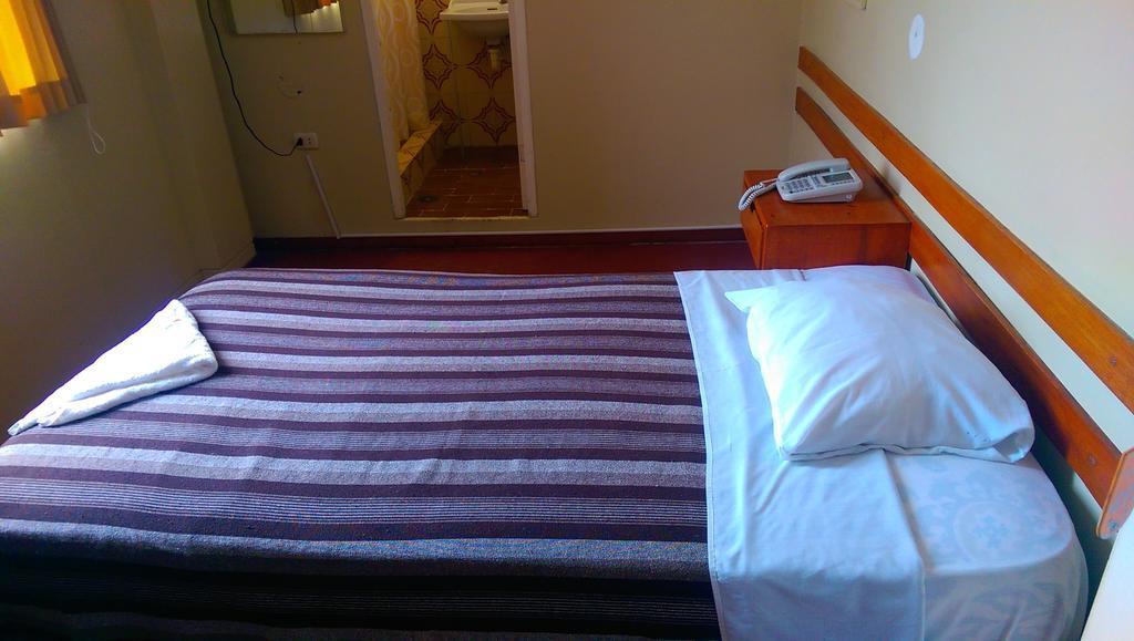 Hotel Plazza Чиклайо Номер фото