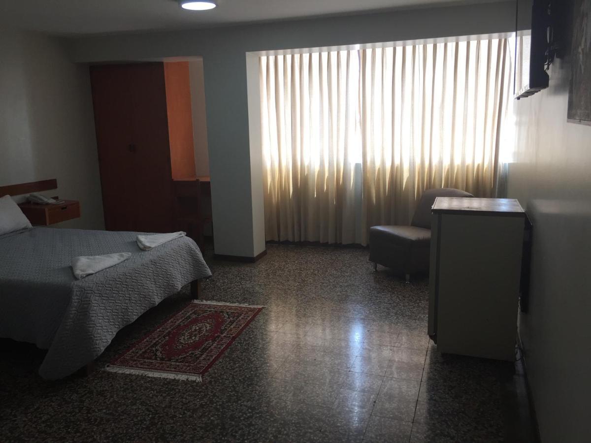 Hotel Plazza Чиклайо Экстерьер фото