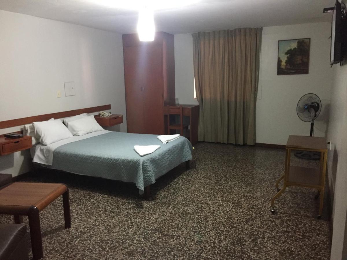 Hotel Plazza Чиклайо Экстерьер фото